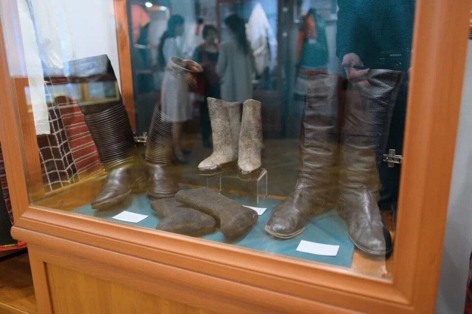Старинная одежда и предметы быта представлены на выставке в Ялте1
