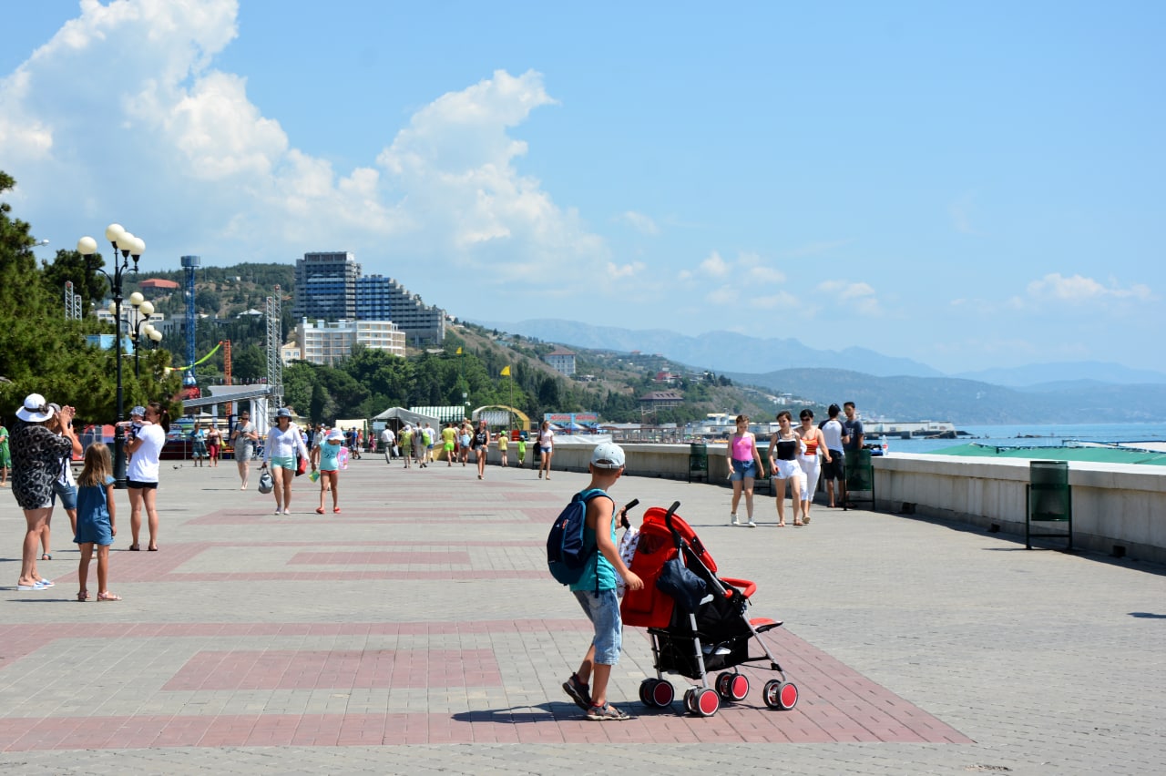 Безопасно ли ехать в крым летом. Крым сейчас. Крым лето 2022 год. Крым тур. Крым сегодня для туристов.