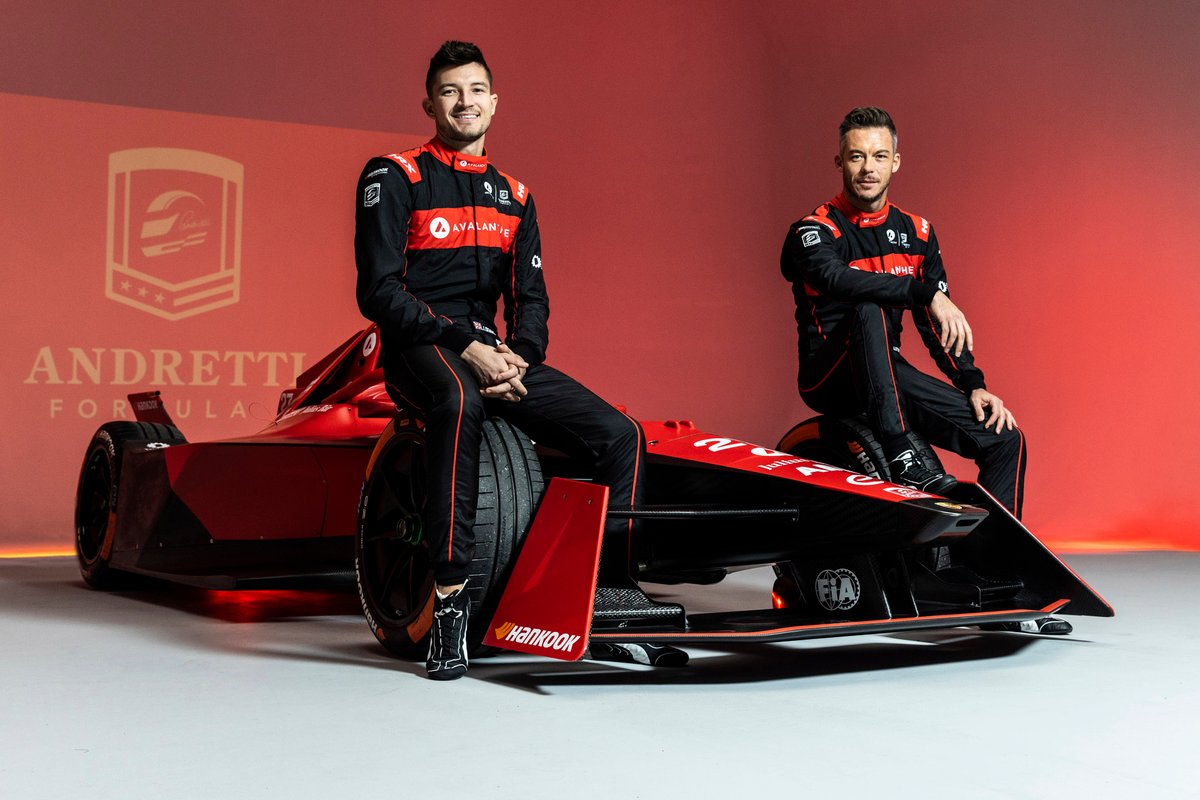 Галерея: две команды Формулы Е представили свои ливреи11