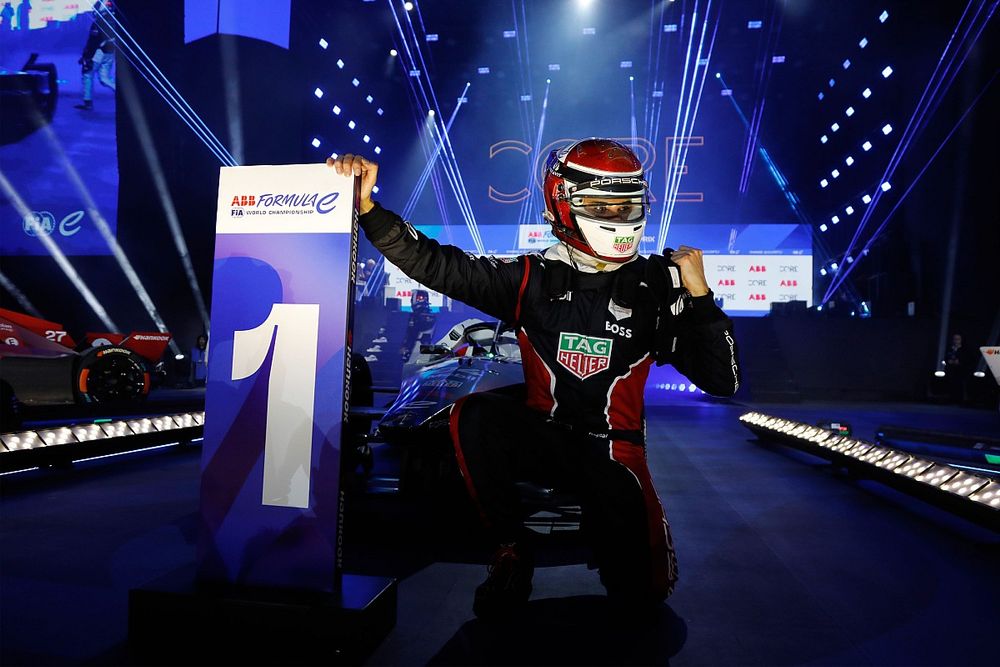 Верляйн сделал победный дубль в Саудовской Аравии и вышел в лидеры Формулы Е1