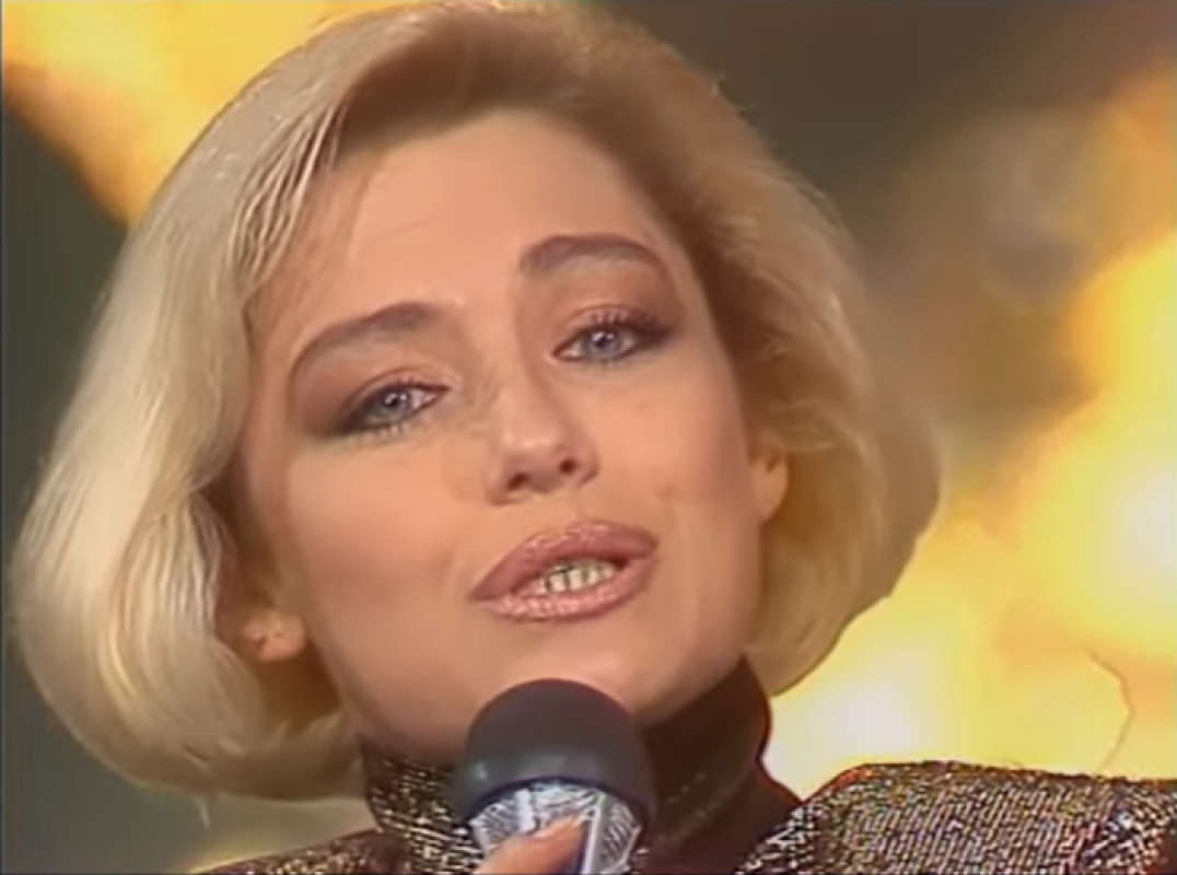 
                                «Попробуйте не разрыдаться»: как выглядела Понаровская на «Песне года» в 1989 (фото)
                            1